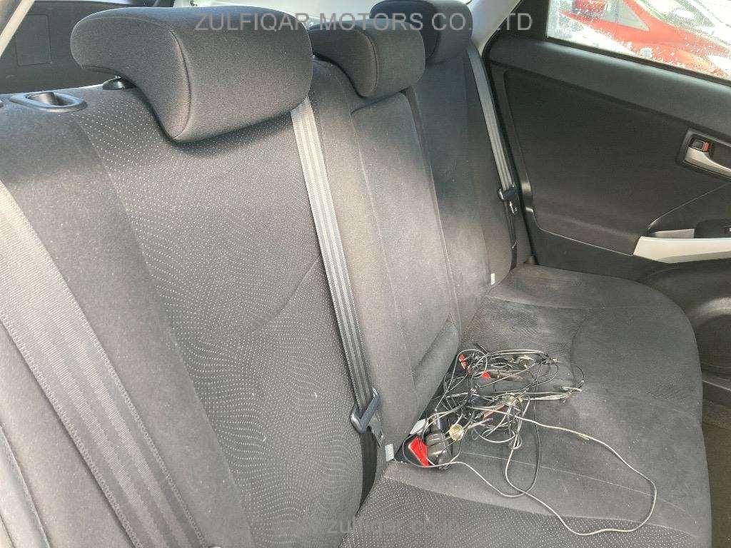 TOYOTA PRIUS 2014 Image 7