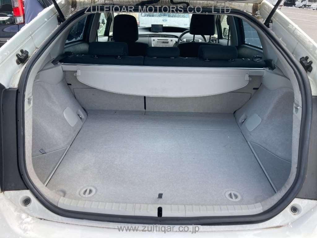 TOYOTA PRIUS 2014 Image 8