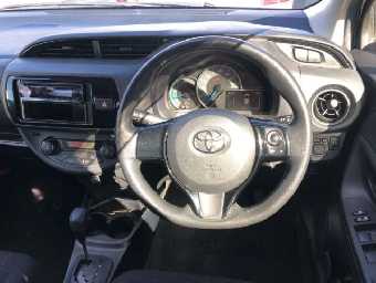TOYOTA VITZ 2019 Image 6