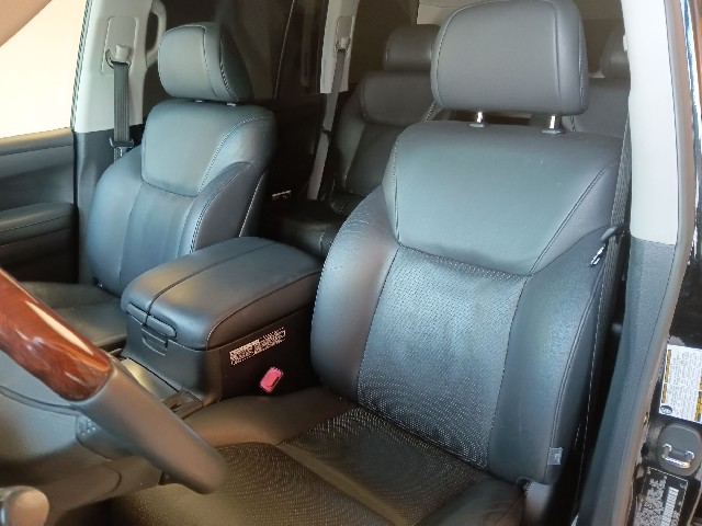 LEXUS LX 2011 Image 26