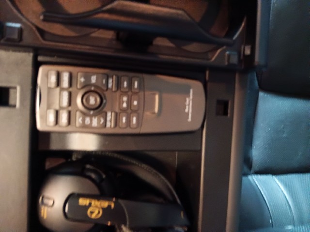 LEXUS LX 2011 Image 28