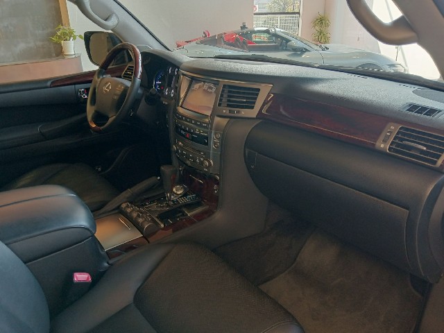 LEXUS LX 2011 Image 38
