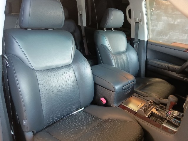 LEXUS LX 2011 Image 40