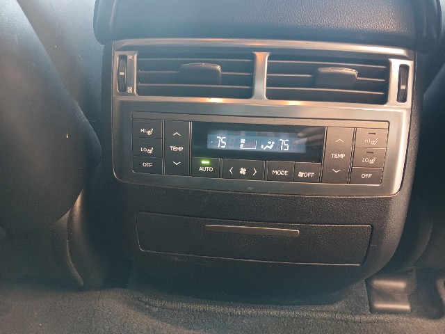 LEXUS LX 2011 Image 42