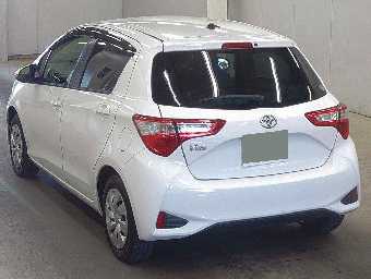 TOYOTA VITZ 2018 Image 3