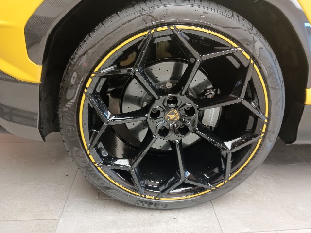 LAMBORGHINI URUS 2025 Image 20