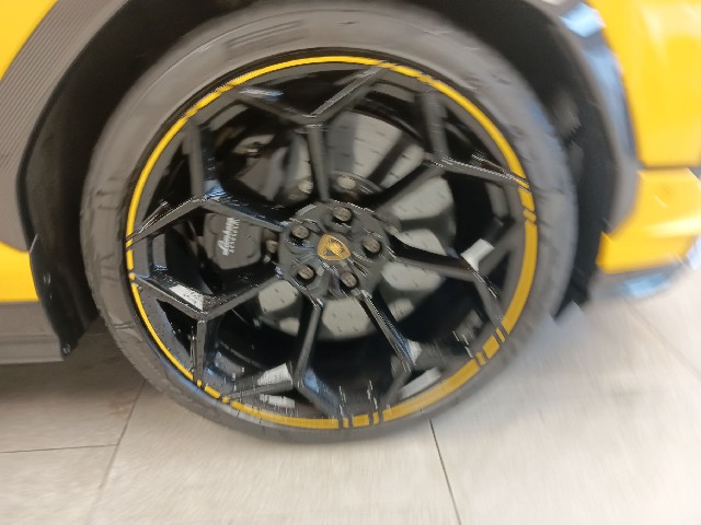 LAMBORGHINI URUS 2025 Image 21
