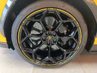 LAMBORGHINI URUS 2025 Image 16