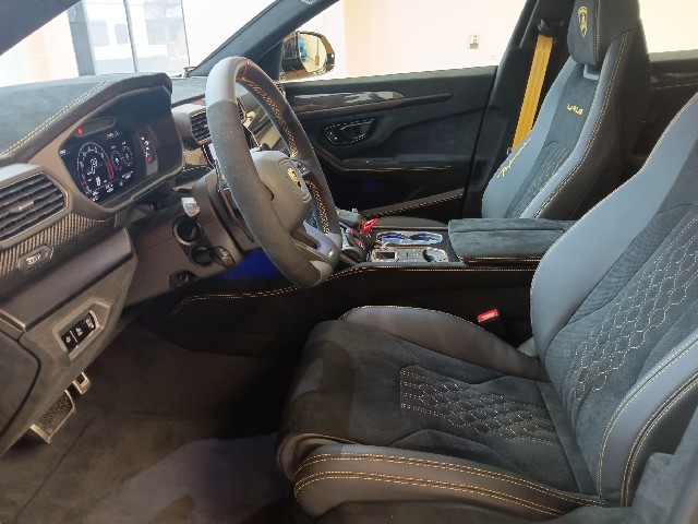 LAMBORGHINI URUS 2025 Image 25