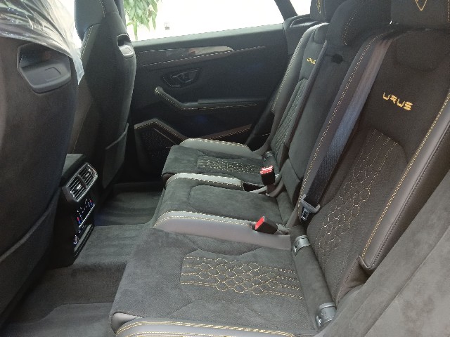 LAMBORGHINI URUS 2025 Image 27