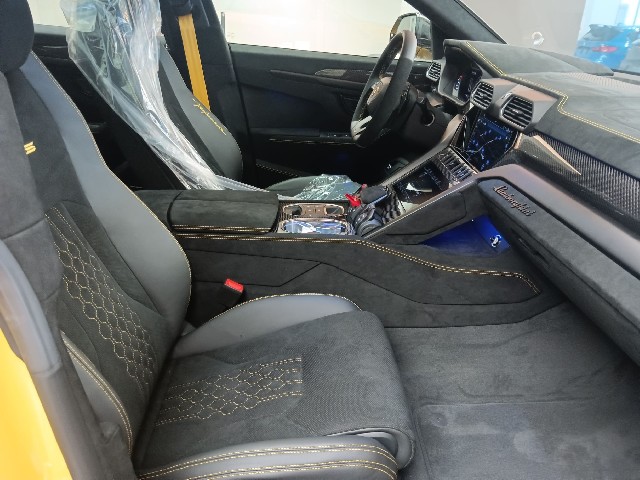 LAMBORGHINI URUS 2025 Image 29