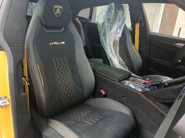 LAMBORGHINI URUS 2025 Image 30