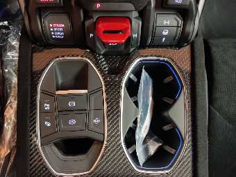 LAMBORGHINI URUS 2025 Image 32