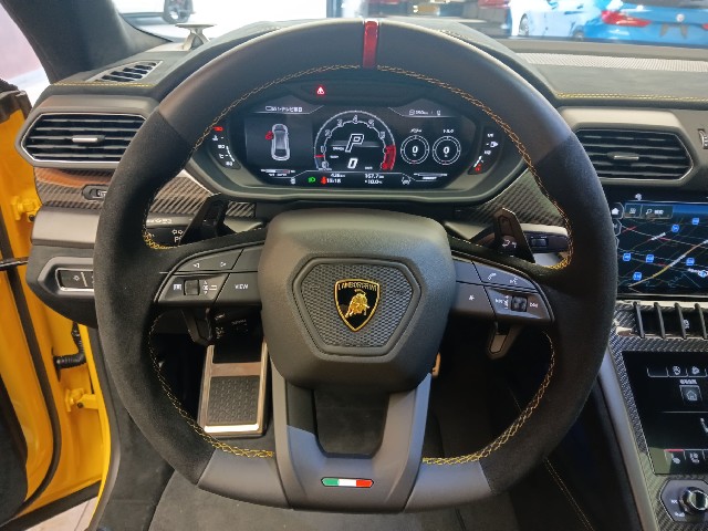 LAMBORGHINI URUS 2025 Image 42