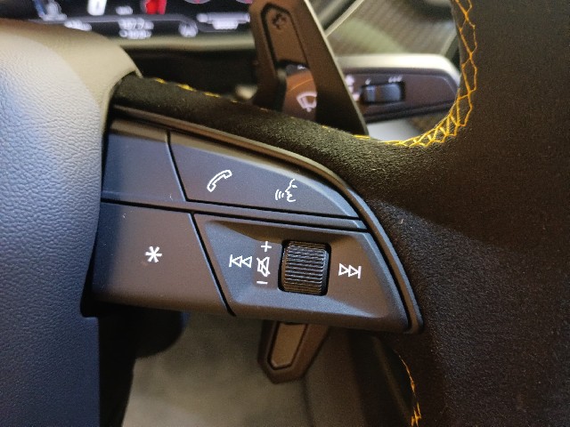 LAMBORGHINI URUS 2025 Image 44