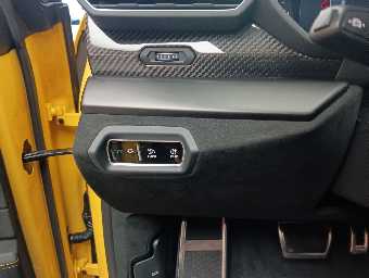 LAMBORGHINI URUS 2025 Image 40