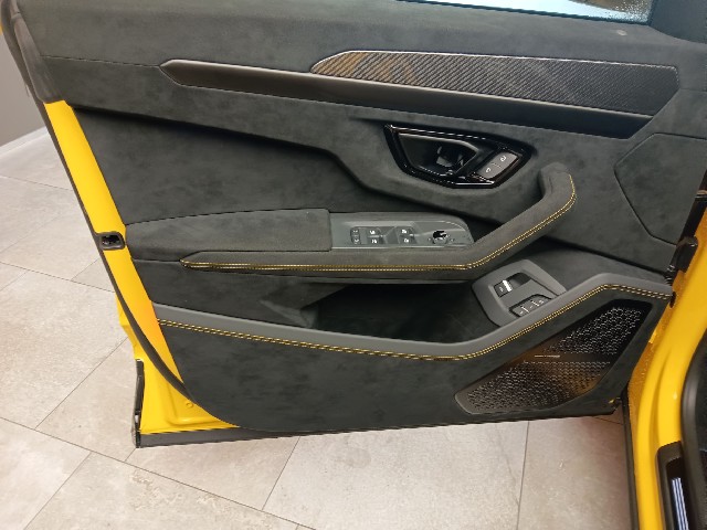 LAMBORGHINI URUS 2025 Image 47