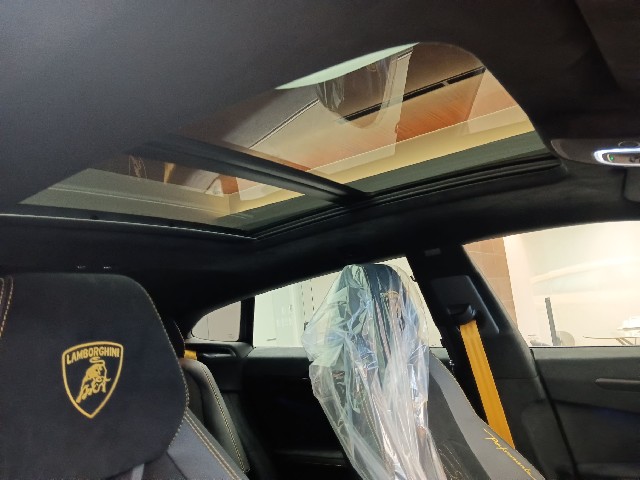 LAMBORGHINI URUS 2025 Image 54