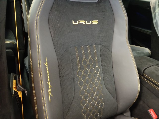 LAMBORGHINI URUS 2025 Image 55