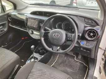 TOYOTA VITZ 2019 Image 3