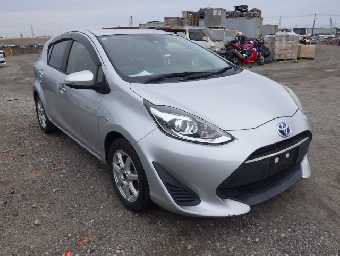 TOYOTA AQUA 2017 Image 2
