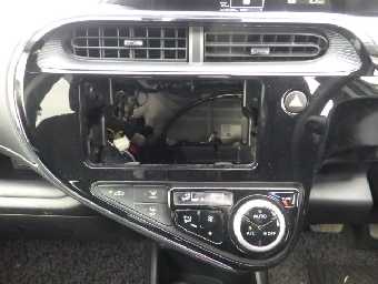 TOYOTA AQUA 2017 Image 7