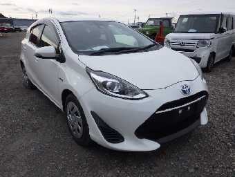 TOYOTA AQUA 2017 Image 2