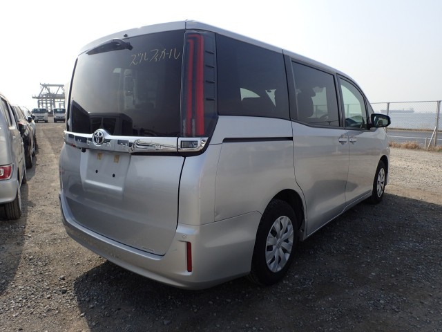TOYOTA NOAH 2021 Image 19