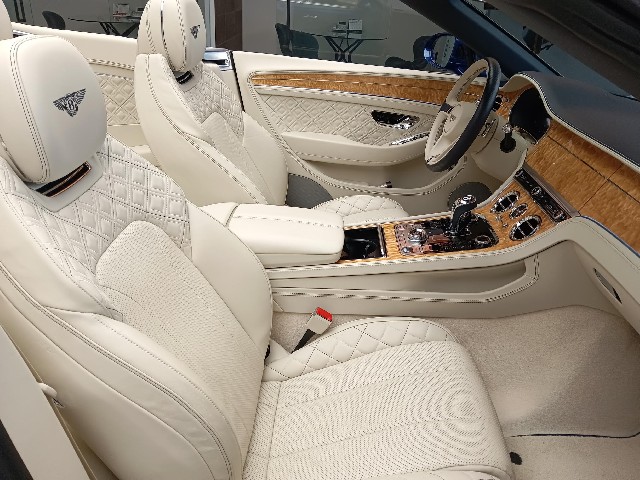 BENTLEY CONTINENTAL 2019 Image 33
