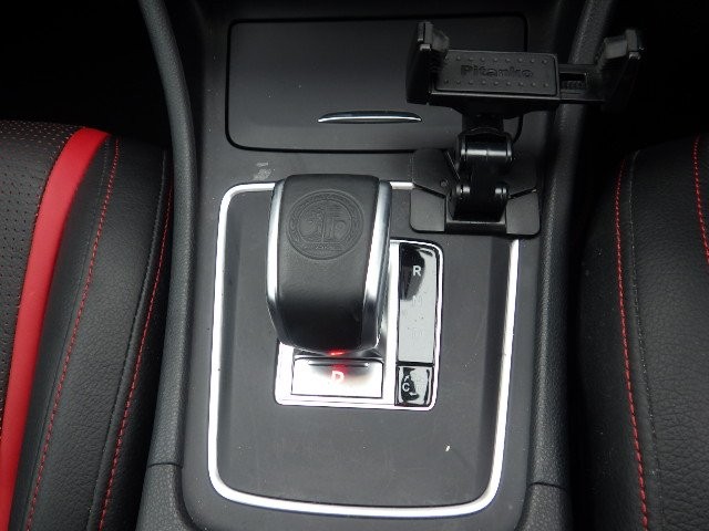 MERCEDES BENZ A CLASS 2014 Image 19