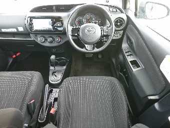 TOYOTA VITZ 2017 Image 7