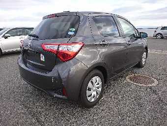 TOYOTA VITZ 2017 Image 8