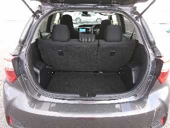 TOYOTA VITZ 2017 Image 9