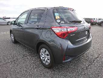 TOYOTA VITZ 2017 Image 11