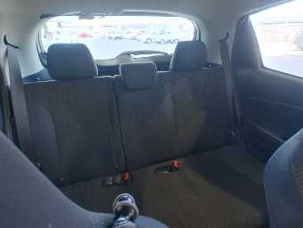 TOYOTA VITZ 2017 Image 3