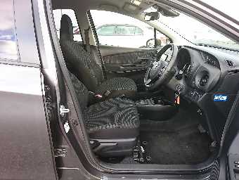 TOYOTA VITZ 2017 Image 5