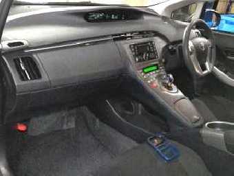 TOYOTA PRIUS 2015 Image 2