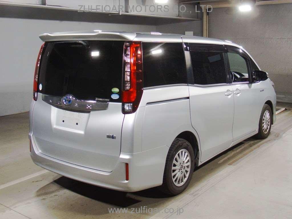 TOYOTA NOAH 2015 Image 2