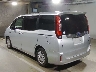 TOYOTA NOAH 2015 Image 4