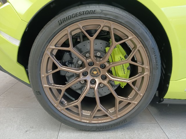 LAMBORGHINI HURACAN 2024 Image 20