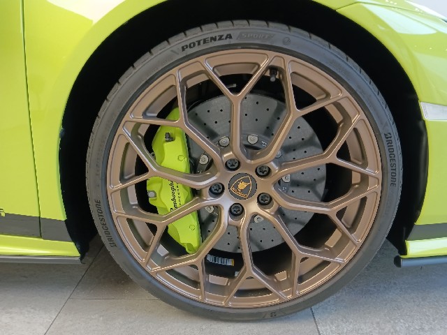 LAMBORGHINI HURACAN 2024 Image 21