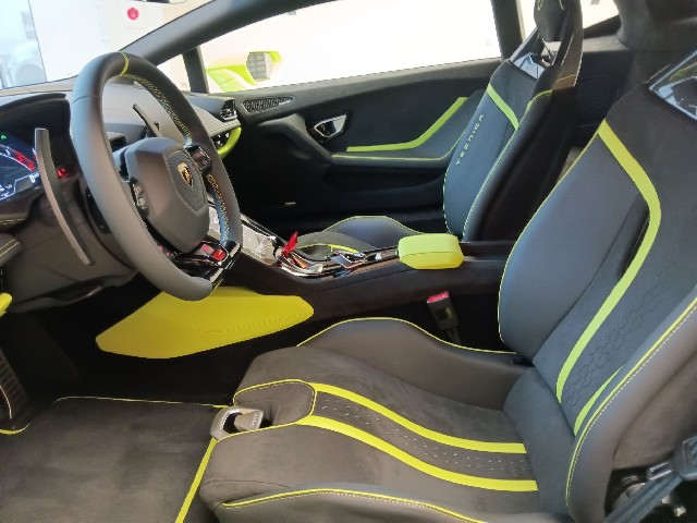 LAMBORGHINI HURACAN 2024 Image 23