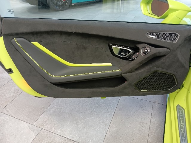 LAMBORGHINI HURACAN 2024 Image 28