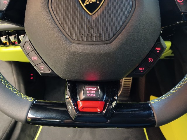 LAMBORGHINI HURACAN 2024 Image 33