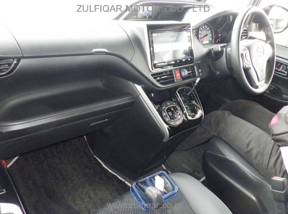 TOYOTA VOXY 2021 Image 5