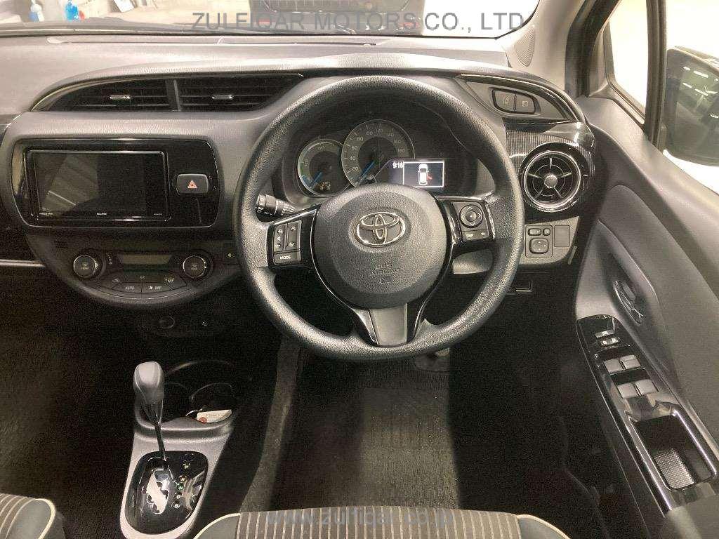 TOYOTA VITZ 2017 Image 7