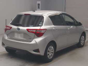 TOYOTA VITZ 2017 Image 2