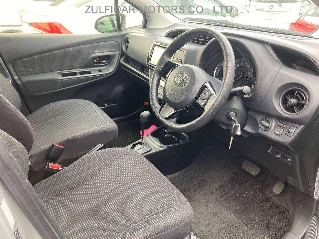 TOYOTA VITZ 2017 Image 5