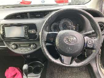 TOYOTA VITZ 2017 Image 6