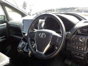 TOYOTA VOXY 2020 Image 13